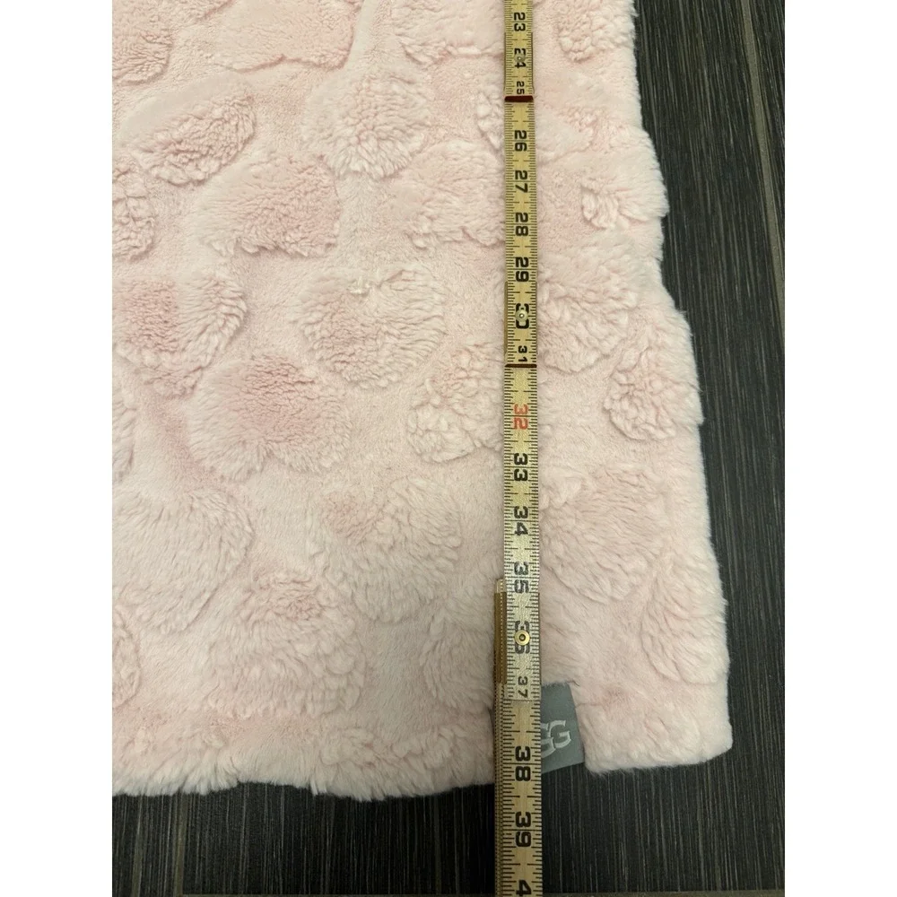 UGG Baby Pink Hearts Blanket 28